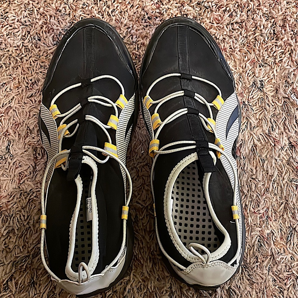Men sand n sun water shoes size 10